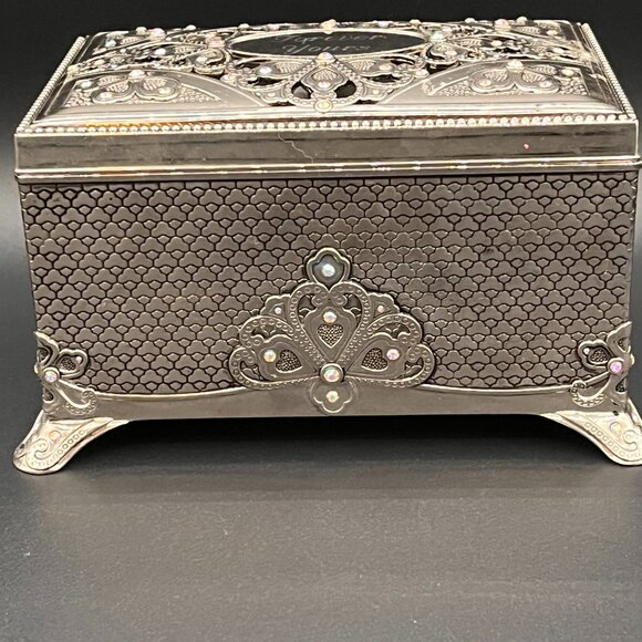 Engraved Anastasia Clover Music Box - Picture 2 of 4